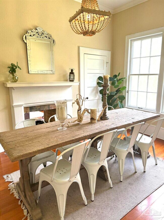 Building Photo - 6855 Pine St