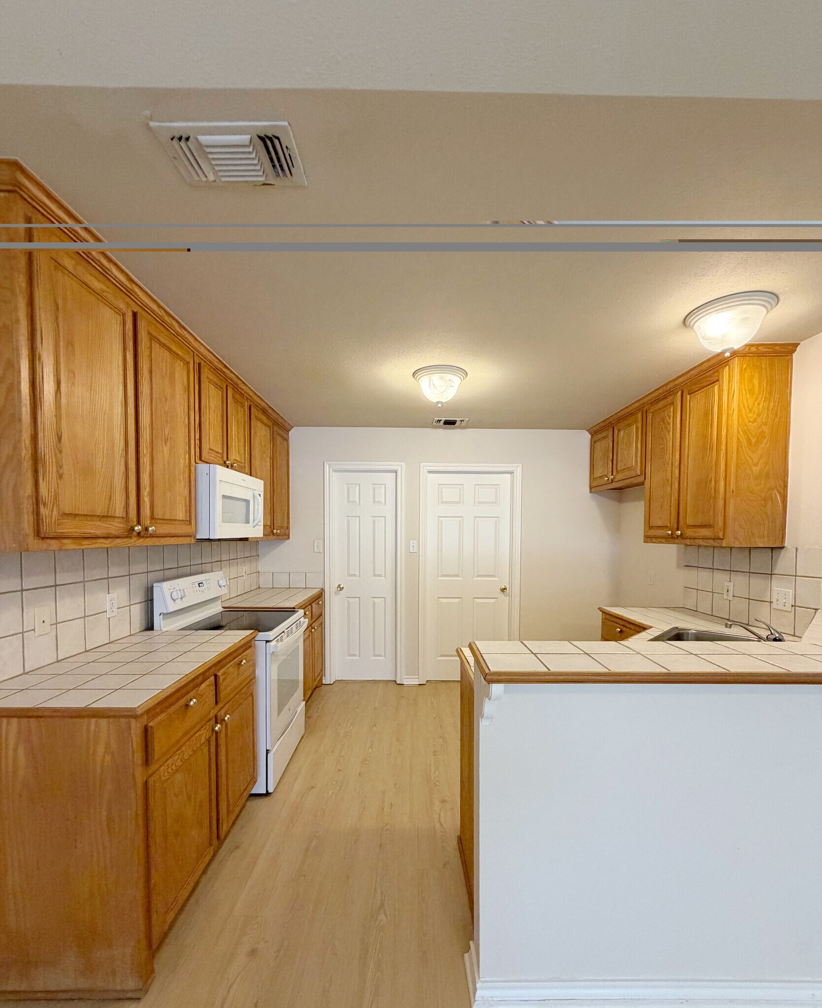 Kitchen - 307 Sunset Blvd
