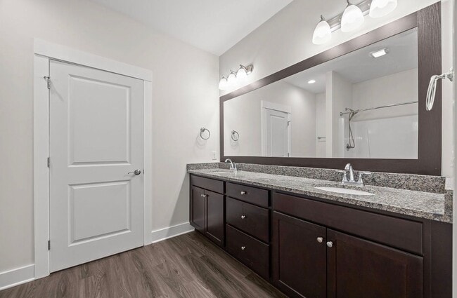 Building Photo - Like New Garden View Townhome in Graham