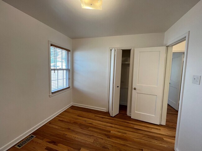 Building Photo - Charming 3 BR/1 BA  Home located In Villa ...