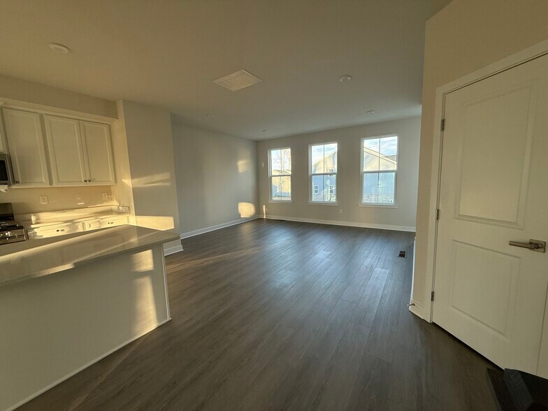 Building Photo - 4337 Reusch Cir