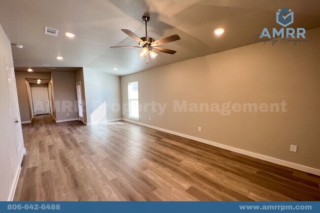 Building Photo - 3 Bedroom Townhome In Harvest Wolfforth!