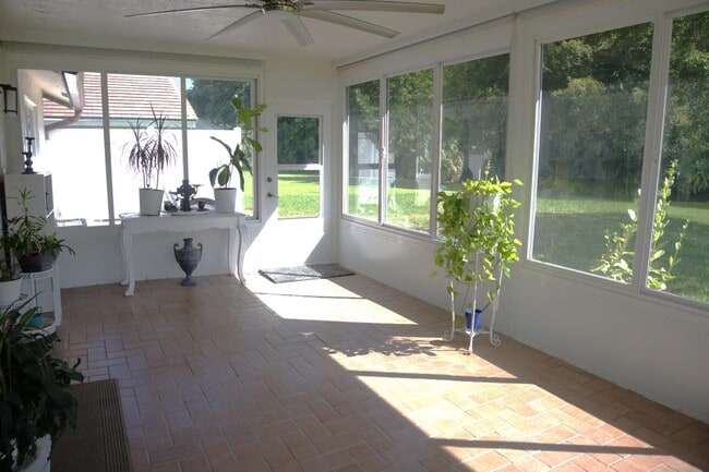 Building Photo - 9746 Lancaster Pl