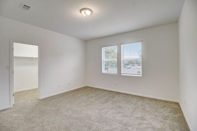 Building Photo - 117 Lacey Oak Lp