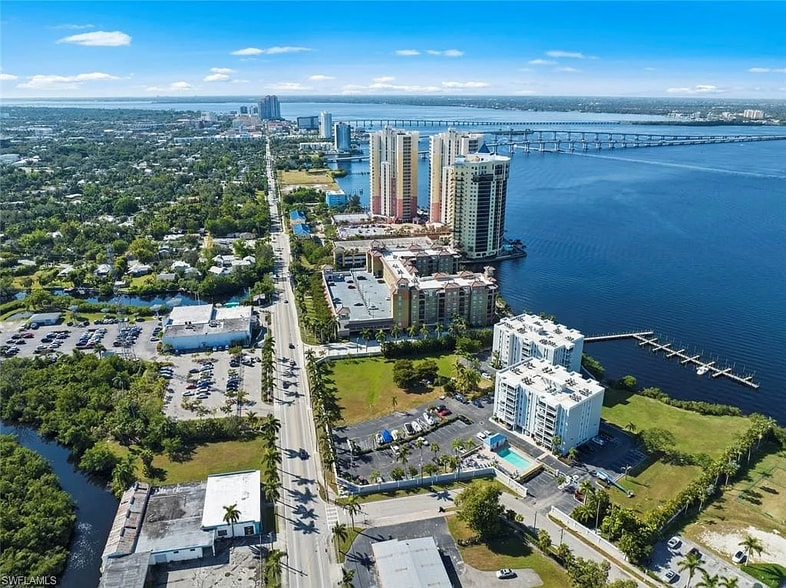 Building Photo - 2885 Palm Beach Blvd