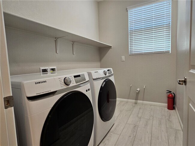 Building Photo - 9853 Fisher Bay Ct