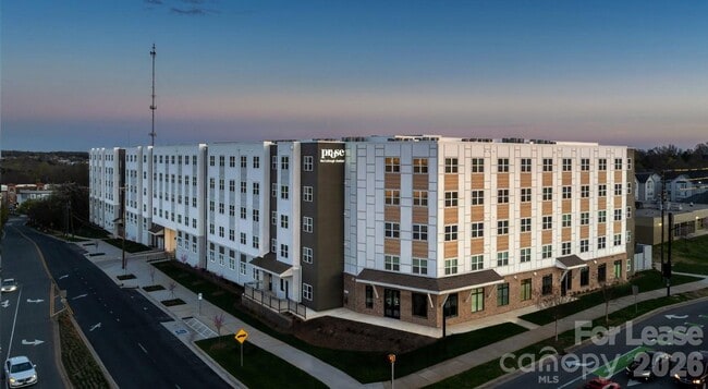 Building Photo - 8424 N Tryon St