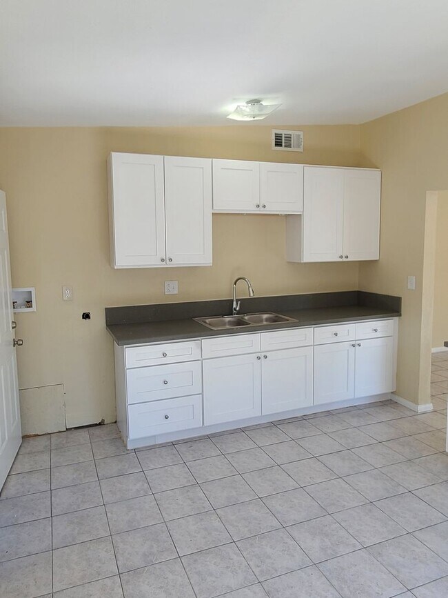 Building Photo - Bennett#2