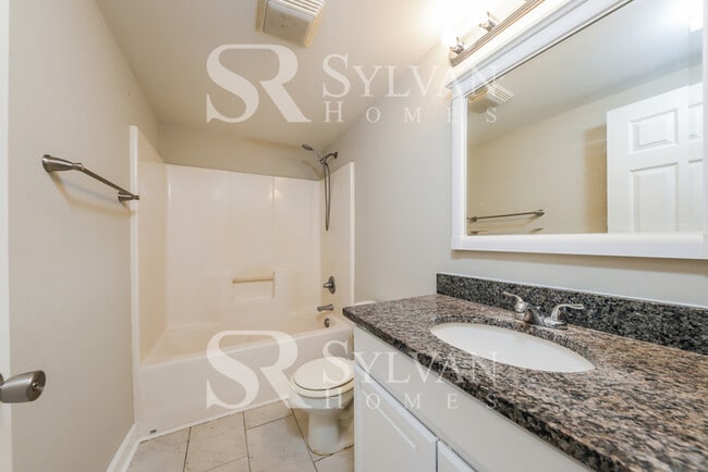 Building Photo - Charming 3 BR, 2 BA home is move-in ready