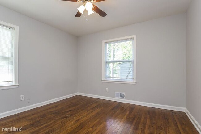 Building Photo - 3 br, 1 bath House - 3235 Bluebird Ln