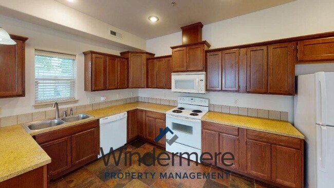 Building Photo - coll1100