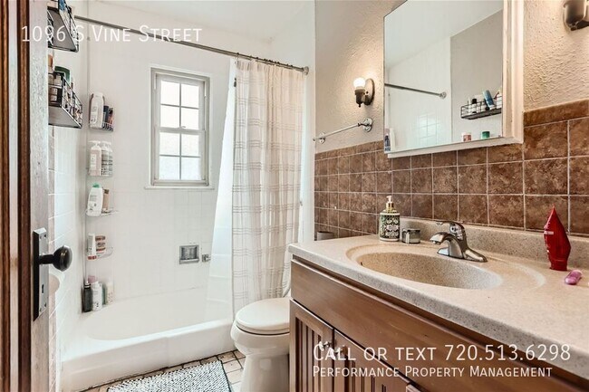 Building Photo - 1096 S Vine St