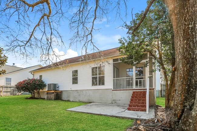 Building Photo - Charming 3 Bedroom in a Great Location