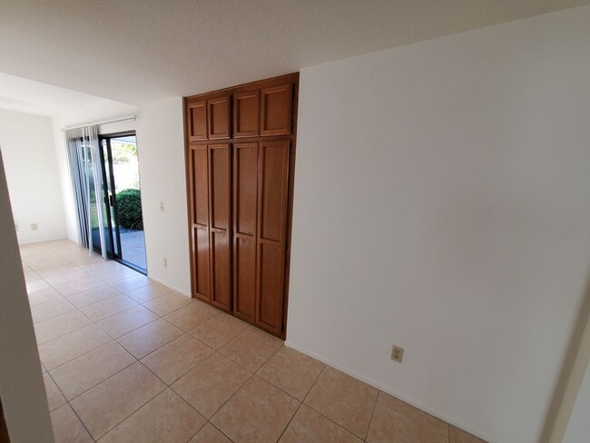 Building Photo - Beautiful Woodbridge/Lakeside Home for Lease!