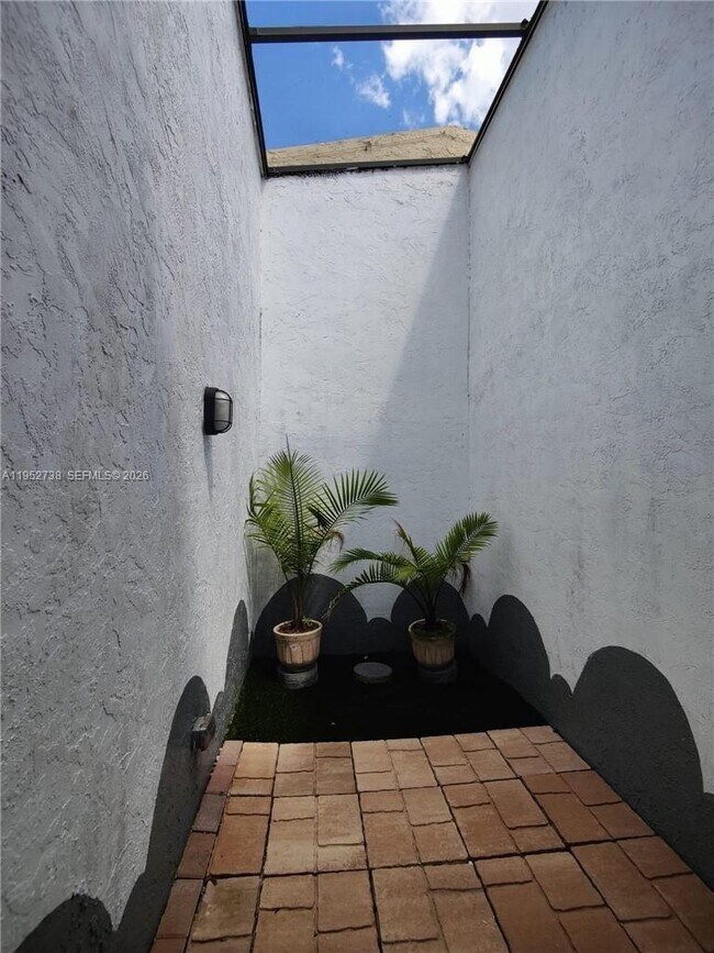 Building Photo - 5201 SW 31st Ave