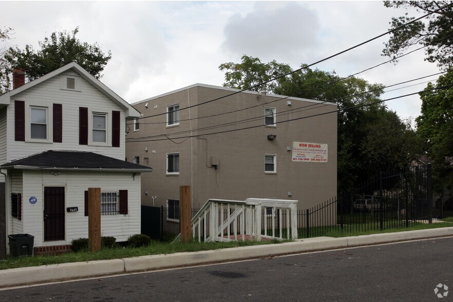 Building Photo - 244 60th St NE