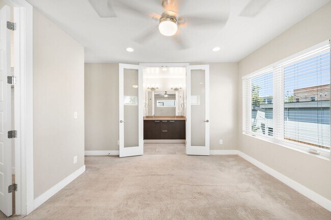 Building Photo - 3BD, 4BA Sunnyside Home With Office and Rooftop Deck