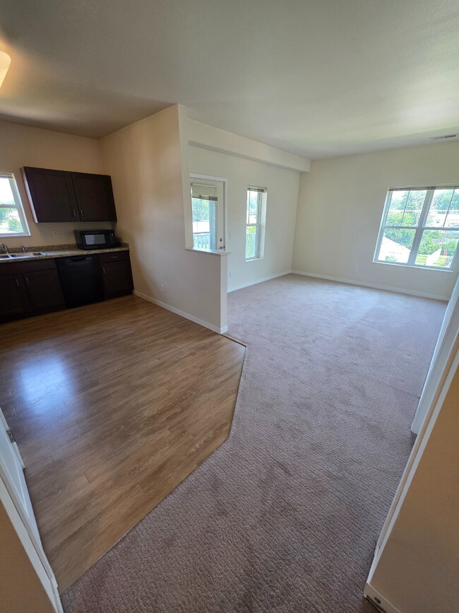 Building Photo - 2 Bedroom | 1 Bathroom 3rd Floor Apartment...