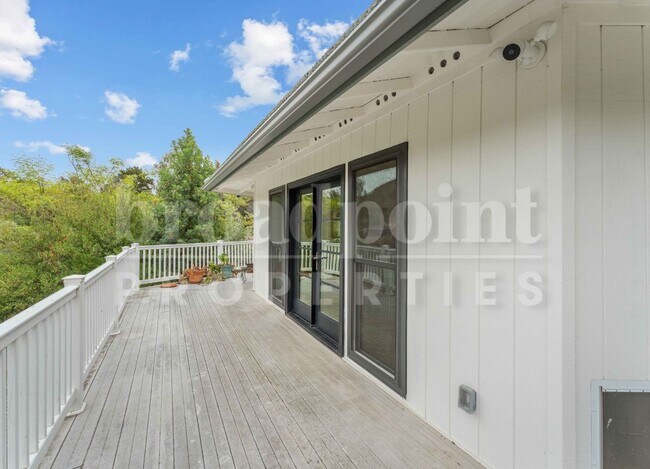 Building Photo - 2113 Sleepy Hollow Rd