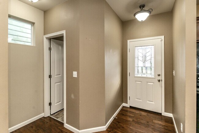 Building Photo - Beautiful Lacey Home with new paint and carpet in Popular Edgewater Community