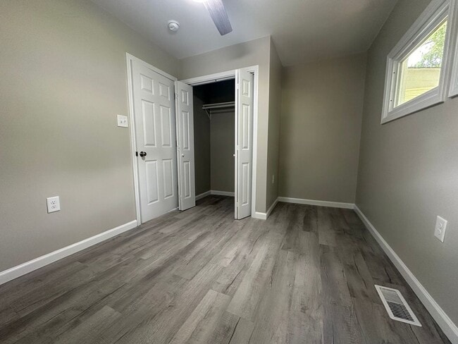 Building Photo - 607 New River Dr