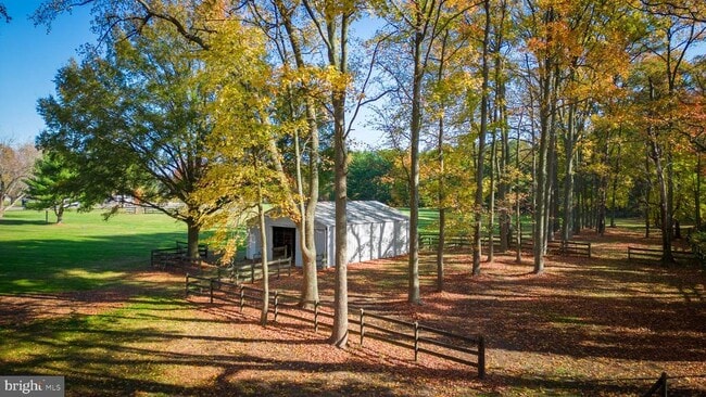 Building Photo - 105 King George Ct