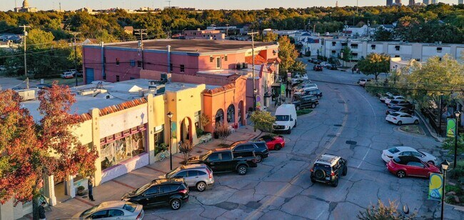 Building Photo - 622 NW 27th St