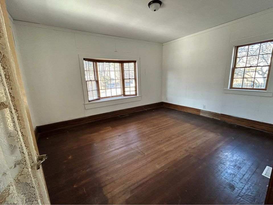 Living Room - 302 Lake Ave