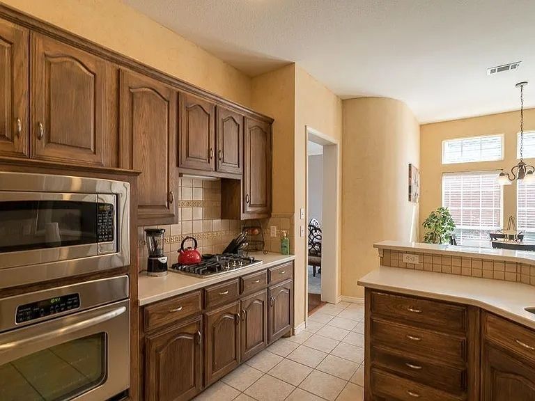 Kitchen - 2708 Mum Dr