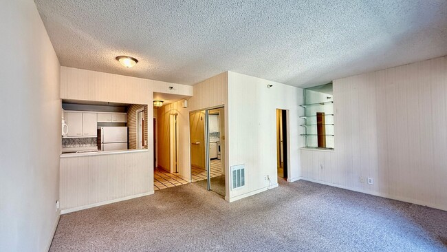Building Photo - Comfortable Studio Living with Balcony, Parking & Storage at Daniel Burnham Court