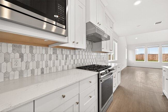 Building Photo - 31838 Blossom Ln