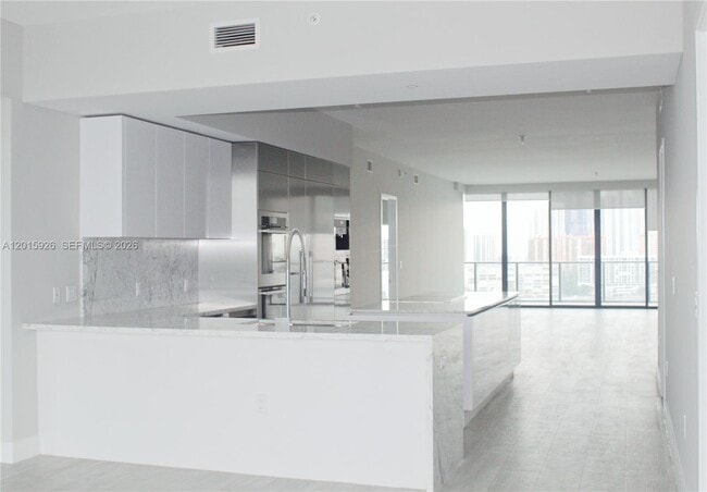 Building Photo - 5000 Island Estates Dr