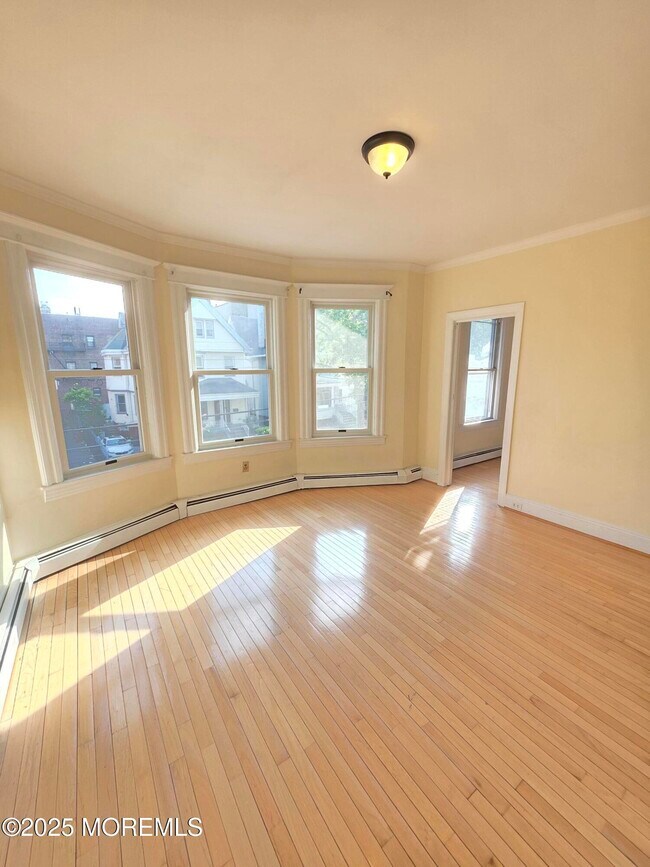 Building Photo - 122 Jewett Ave