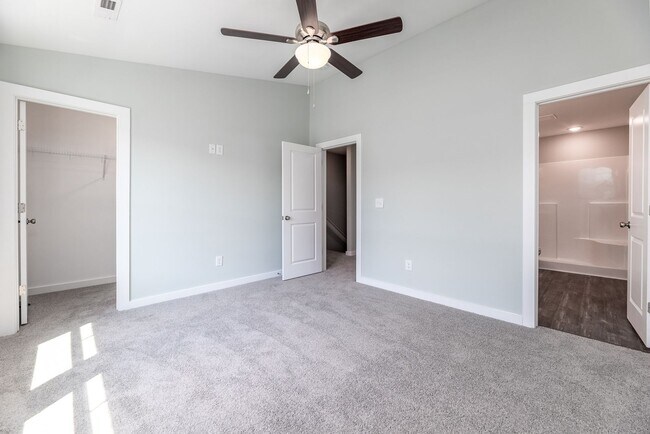 Building Photo - Move In Special! 3 Bedroom Townhome each w...