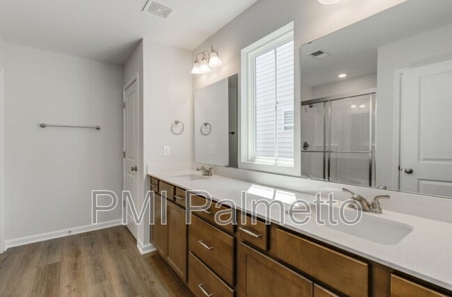 Building Photo - 1015 Crescent Corner Dr