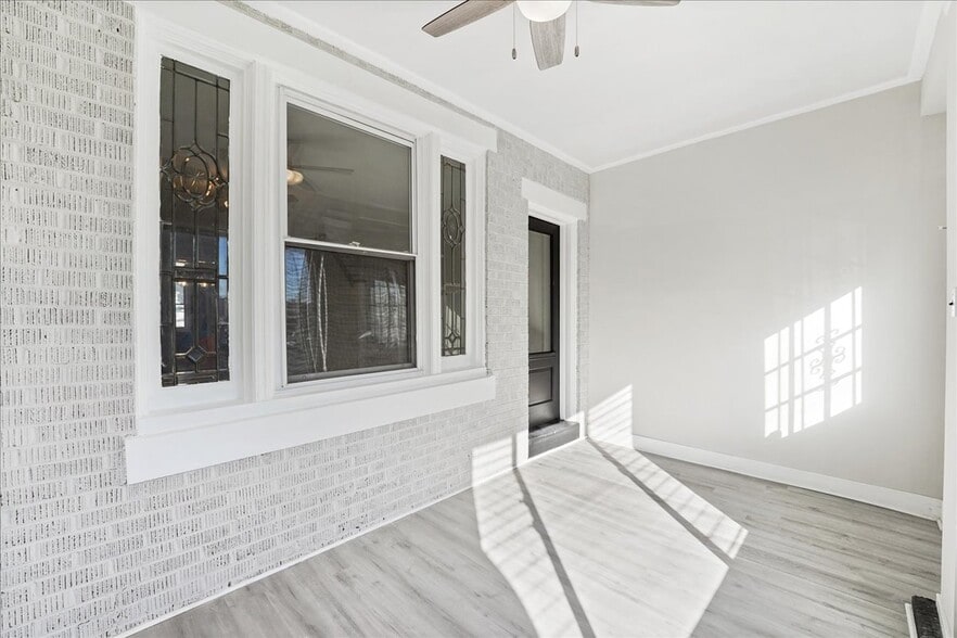 Sunroom - 5703 Willows Ave