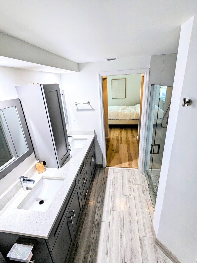 Building Photo - 23061 Aqua Vw