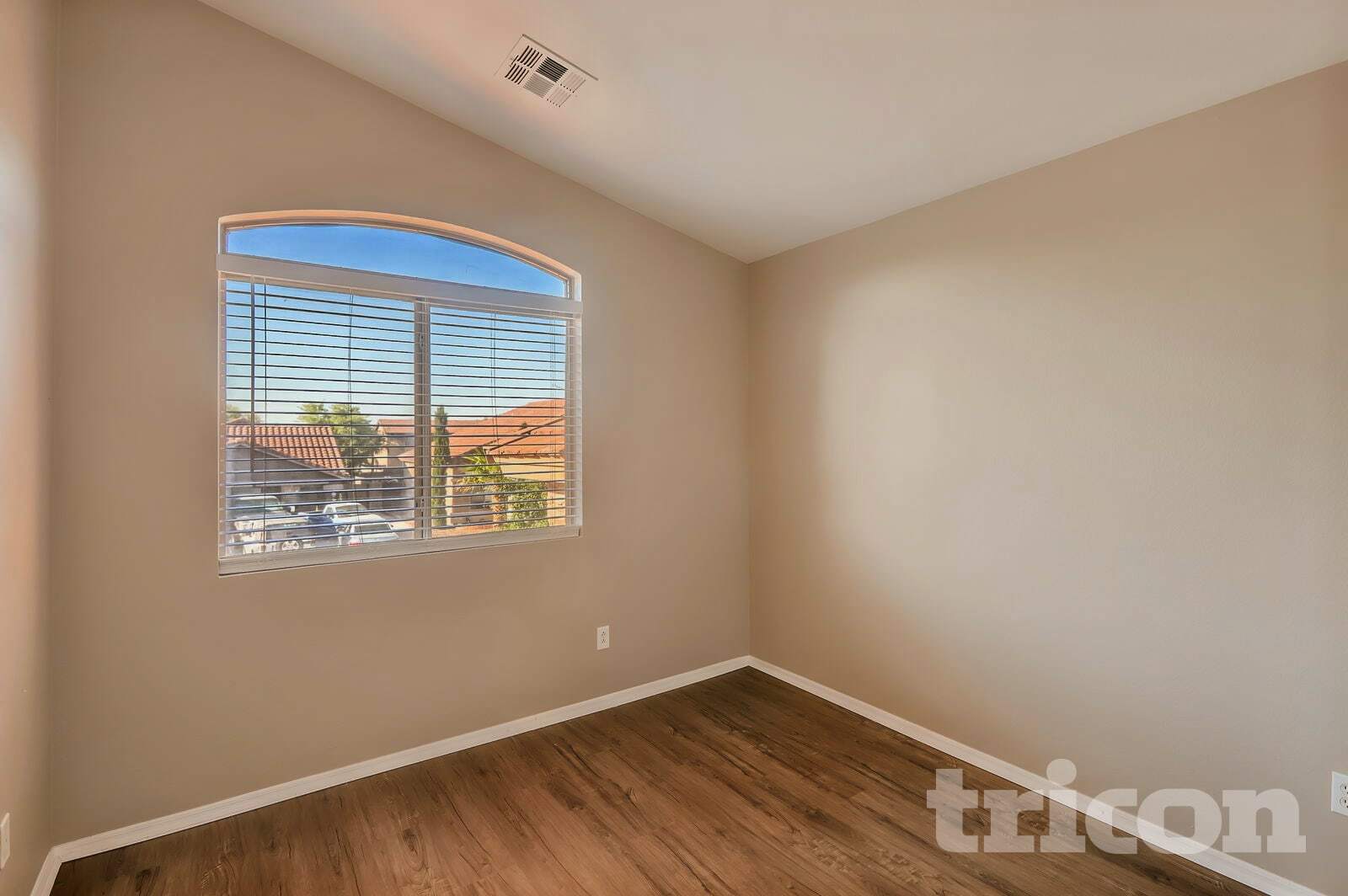 Building Photo - 15950 W Cottonwood St