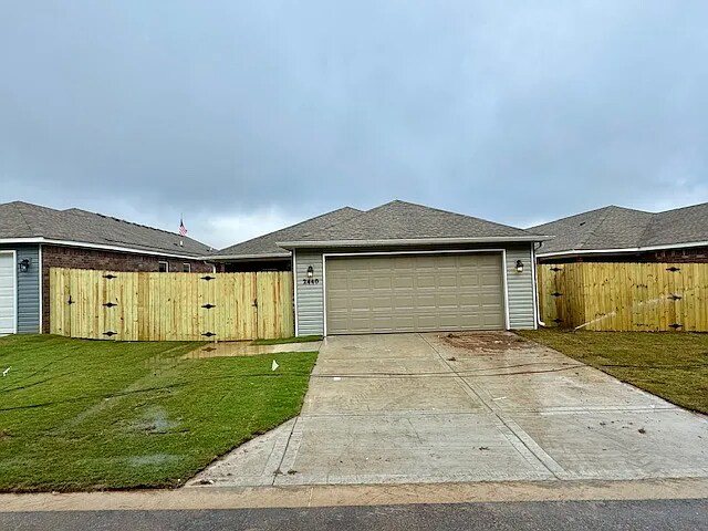 Building Photo - 2440 N Raven Ln