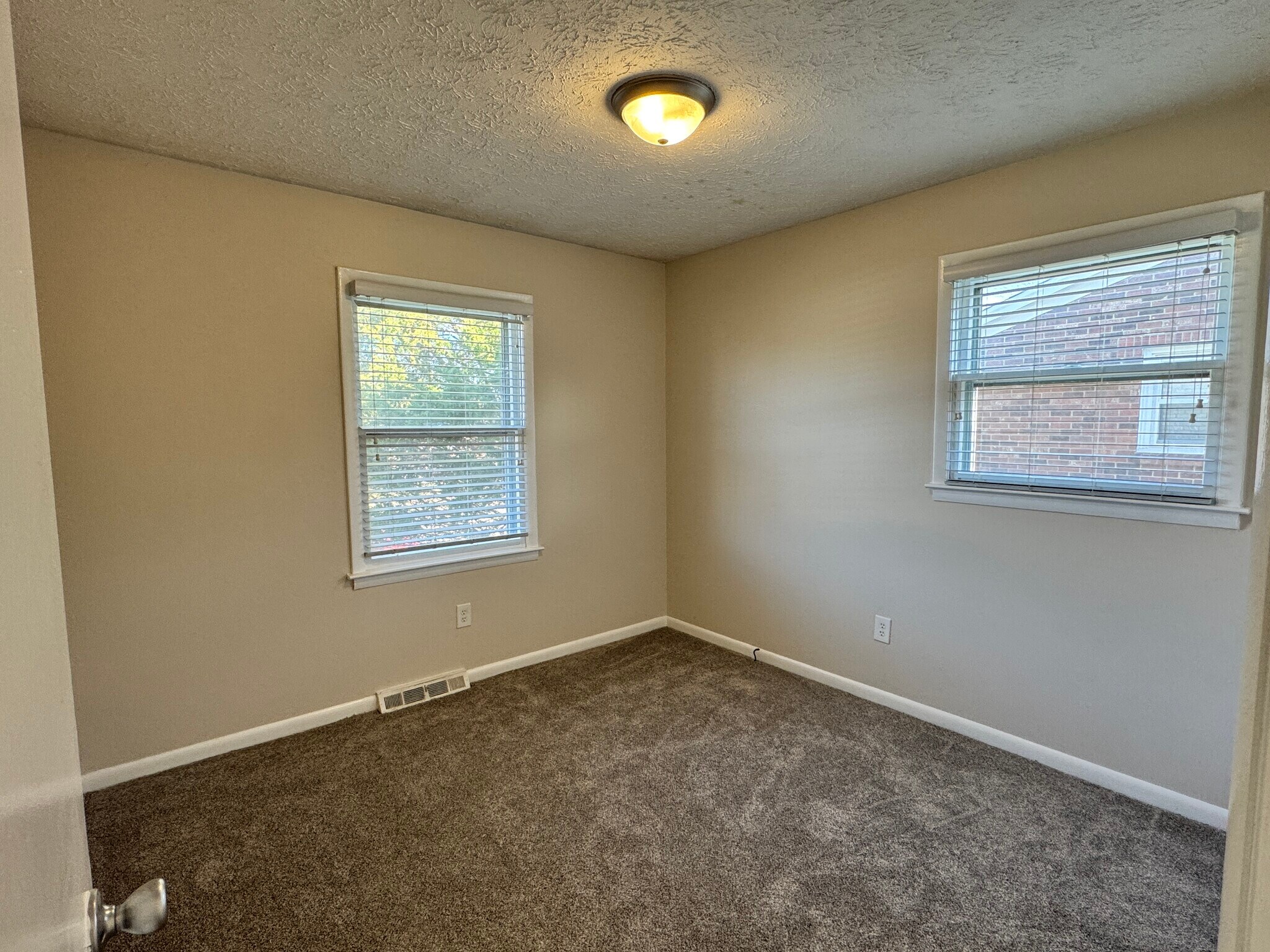 Building Photo - 308 E Tiverton Way