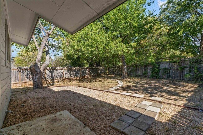 Building Photo - 1304 Falcon Cv