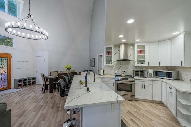 Building Photo - 28205 Meadow Oak Ln