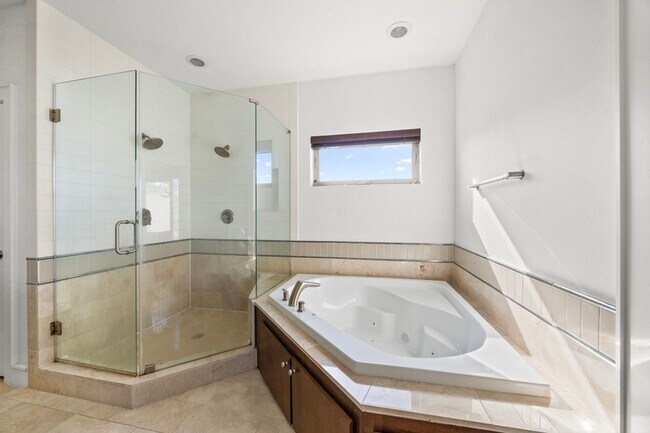 Building Photo - 5707 Schuler St