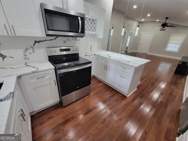 Building Photo - 768 4th St