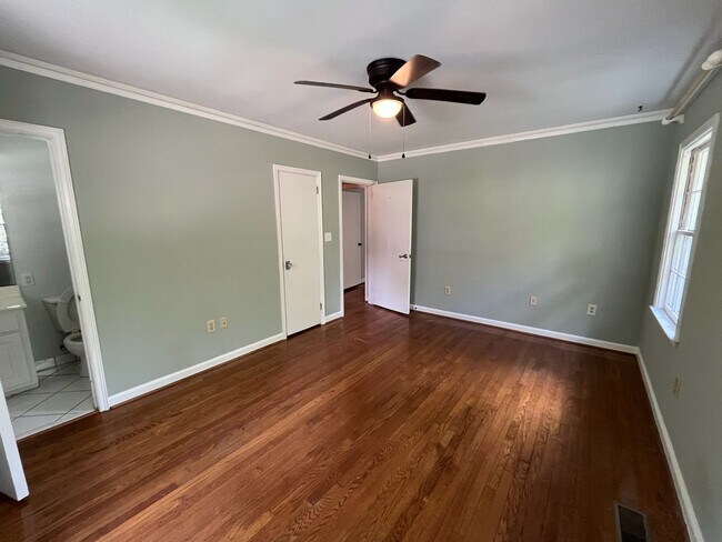 Building Photo - Beautiful 4 Bedroom with 4 Baths