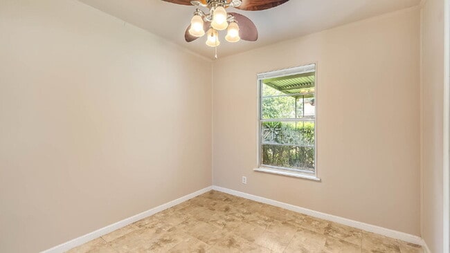 Building Photo - 218 E Villaret Blvd