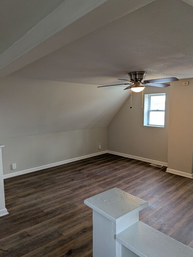 Building Photo - Cool 3 bed 2 bath House in Jeff City