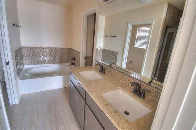 Building Photo - 4461 Golden Eagle Loop NE