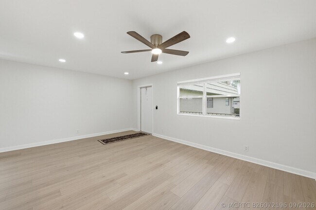 Building Photo - 670 Monaco Ct