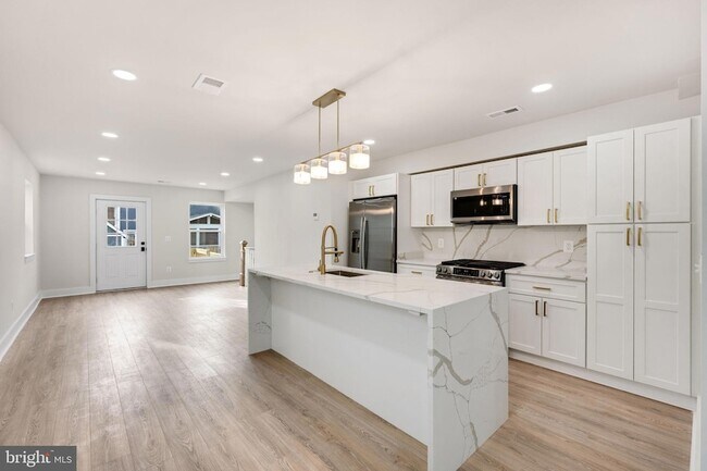 Building Photo - 113 Clifford Ave